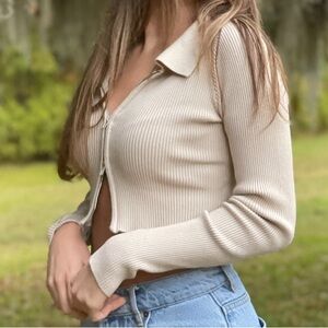 Beige Ribbed double zipper long sleeve crop top